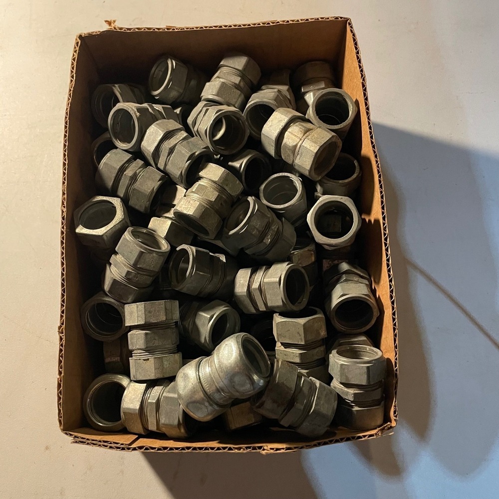 Lot of 90 Regal 3/4" EMT Conduit Compression Connectors Box Fittings